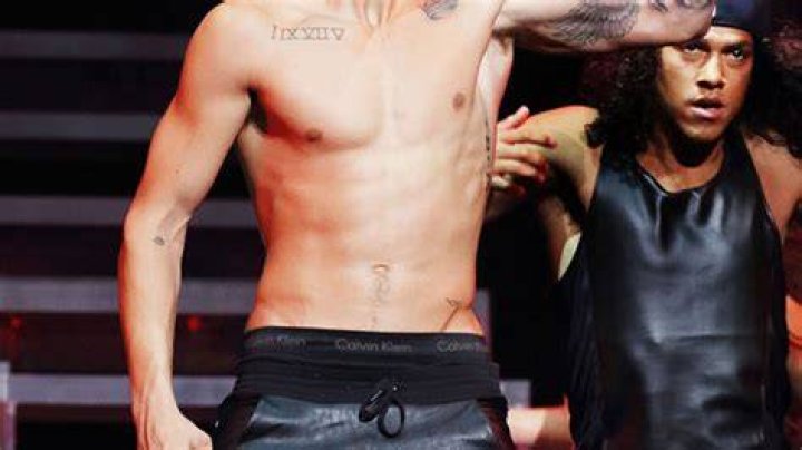 Justin Bieber Vs. Harry Styles & More: Vote For The Sexiest Shirtless Singer