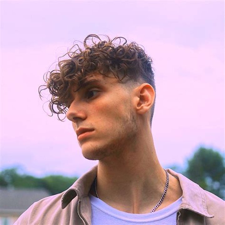JVKE Reflects On ‘Upside Down’s Viral Success On TikTok In Interview – Hollywood Life