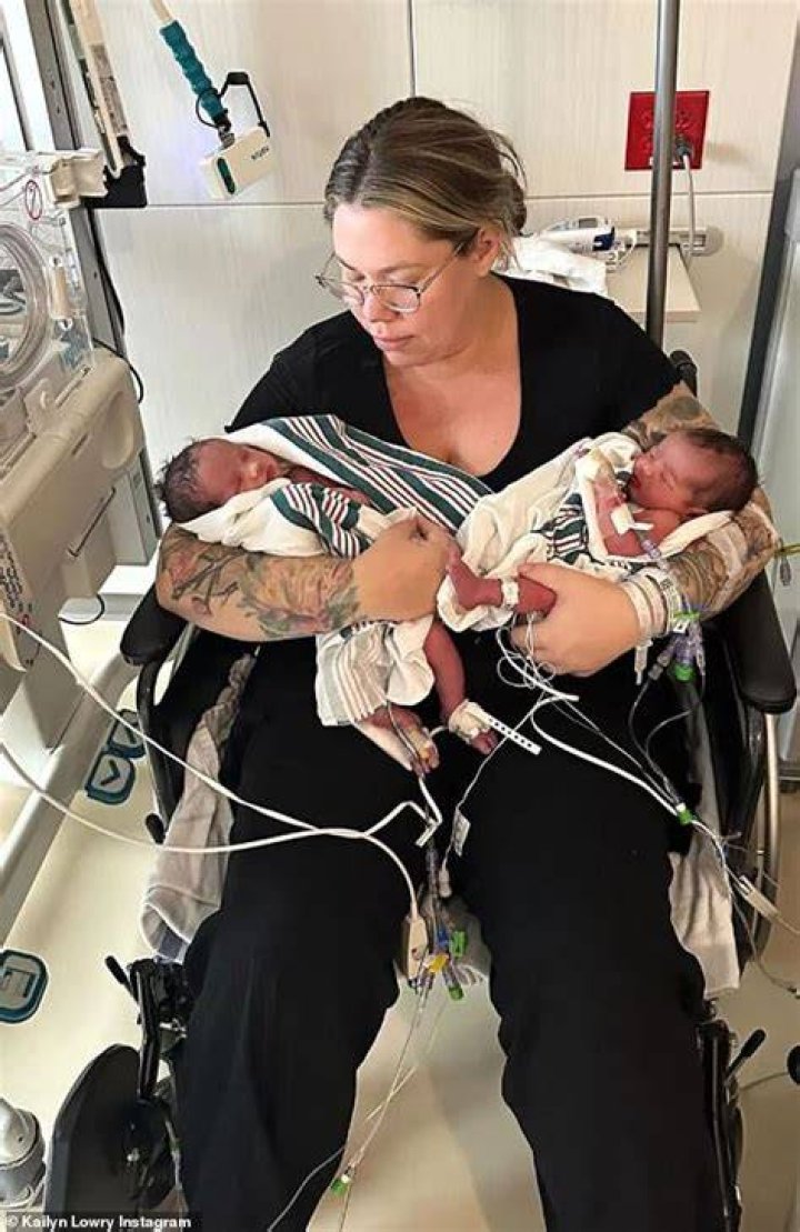 Kailyn Lowry Cradles Newborn Baby Creed In Sweet Family Photo With All 4 Sons