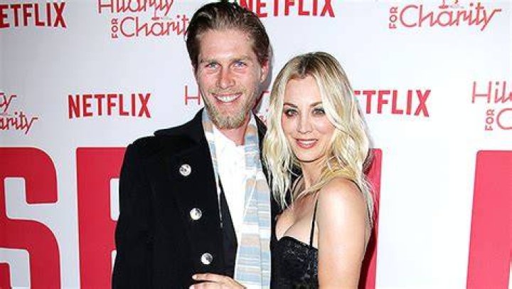 Kaley Cuoco & Karl Cook Do The Koala Challenge — Watch Funny Clip – Hollywood Life