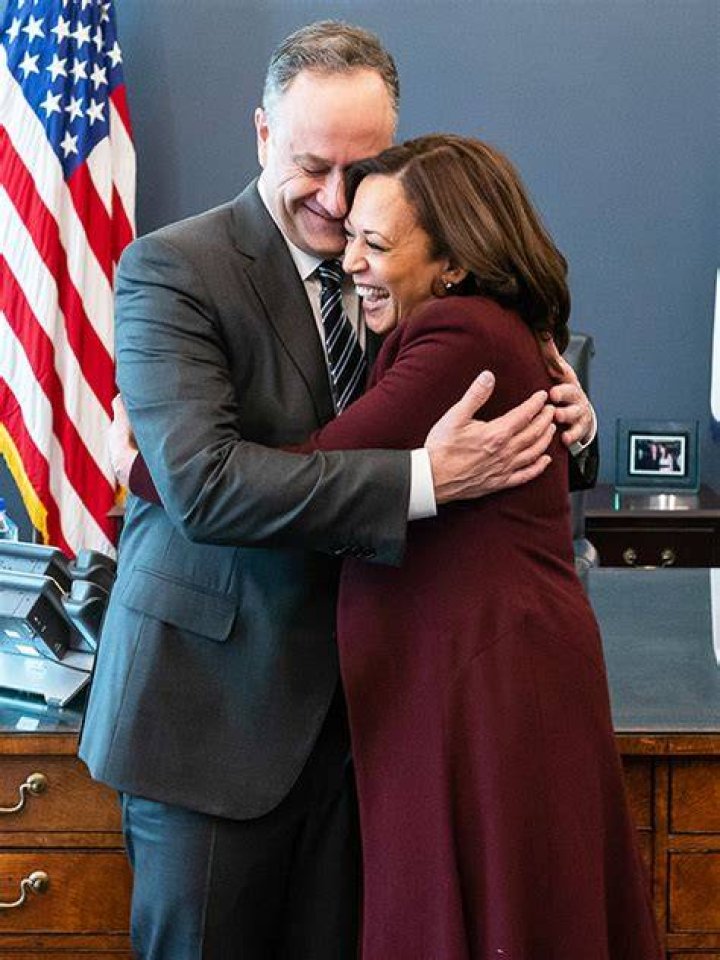 Kamala Harris & Family Make History By Putting Up Mezuzah In Home – Hollywood Life