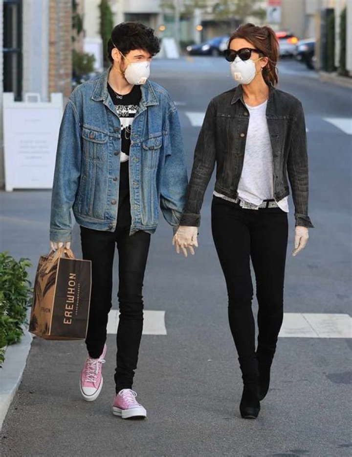 Kate Beckinsale, 46, Cozies Up To BF Goody Grace, 23, On Supply Run