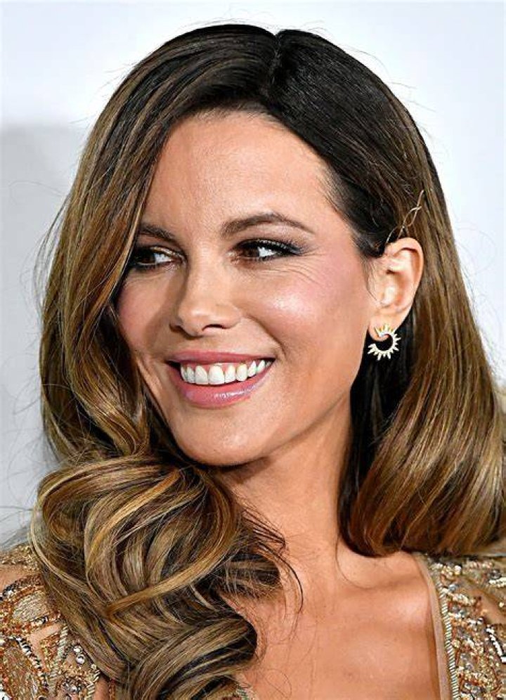 Kate Beckinsale’s No Makeup Look In New Selfie — Looks 25 Years Old – Hollywood Life