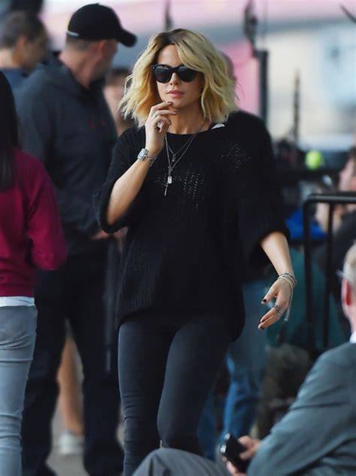 Kate Beckinsale Wears Black Skinny Jeans & Looks Punk On Movie Set – Hollywood Life