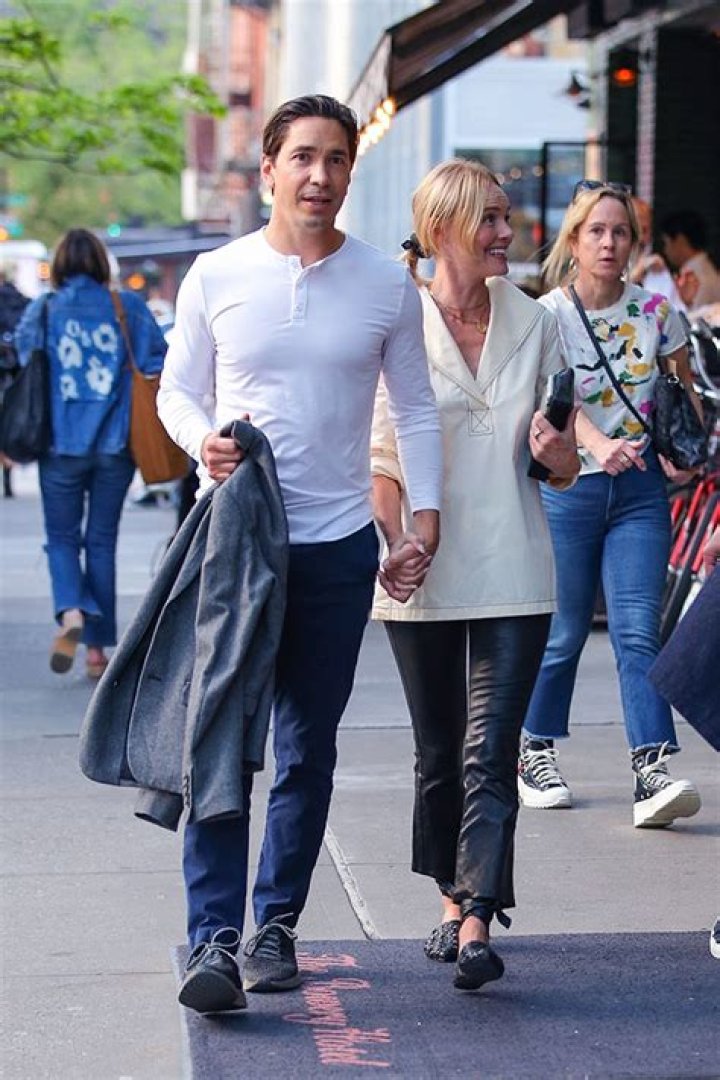 Kate Bosworth & Justin Long Hold Hands On NYC Stroll After Confirming Romance