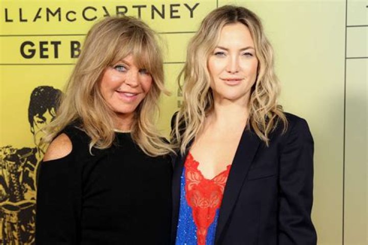 Kate Hudson In Leopard Thong Bikini With Goldie Hawn In Italy: Photos – Hollywood Life