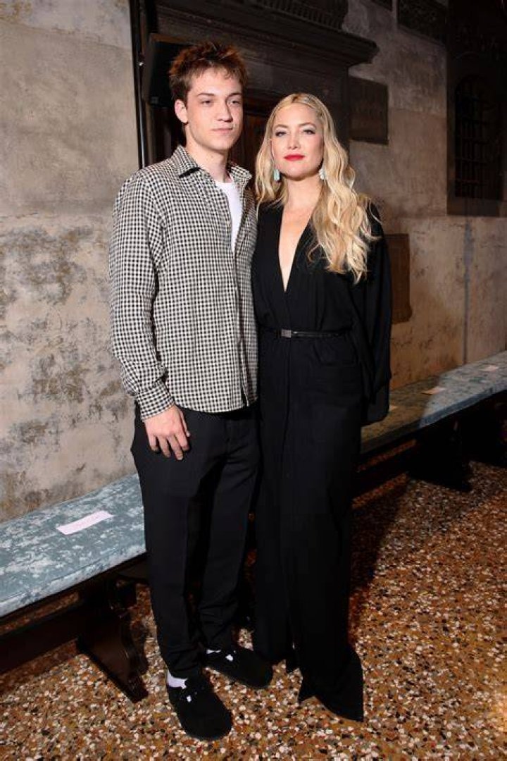 Kate Hudson’s Sons Play Music Together In The Garage – Hollywood Life