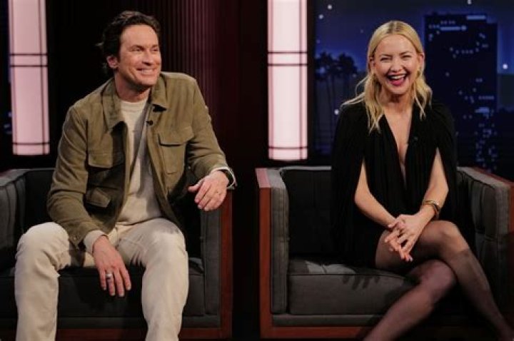 Kate Hudson Wears No Shirt In Photo & Her Brother Oliver Is Over It – Hollywood Life