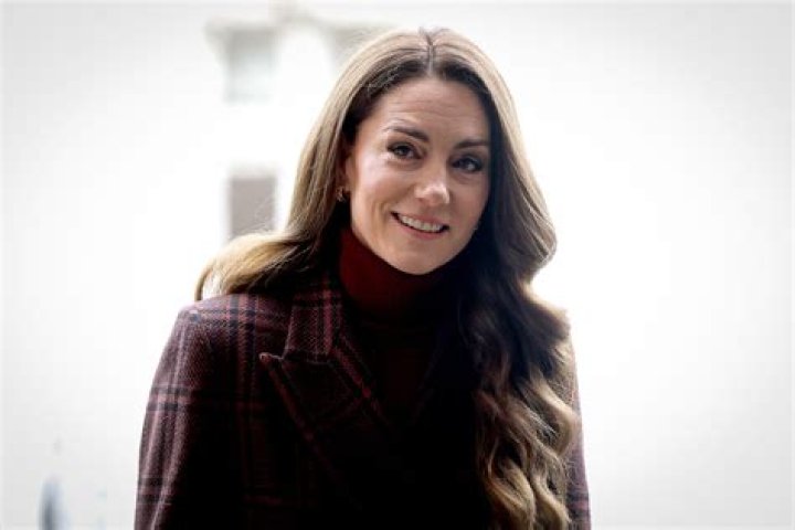 Kate Middleton’s Baby Bump Is Basically Nonexistent In 1st Pics After Harry’s Engagement News