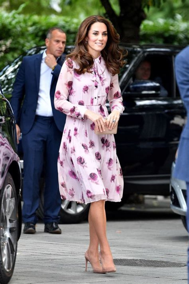 Kate Spade Dresses On Red Carpet — PICS