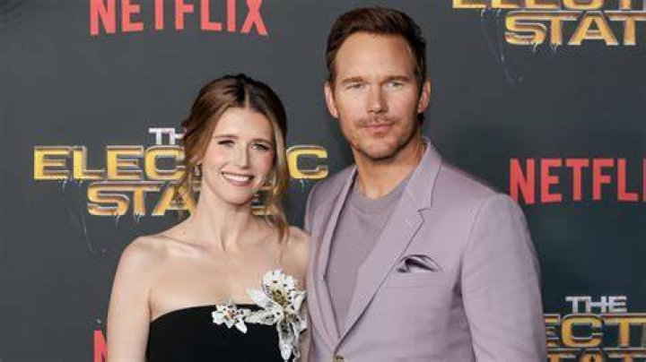 Katherine Schwarzenegger & Chris Pratt Are Blissed Out Newlyweds As They Laugh & Hold Hands On Outing