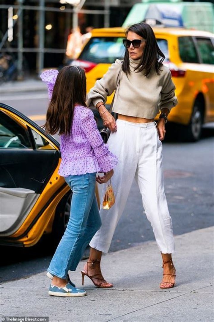 Katie Holmes, 44, Rocks Crop Top & Low-Rise Sweats To Beat The Heat In NYC: Photos