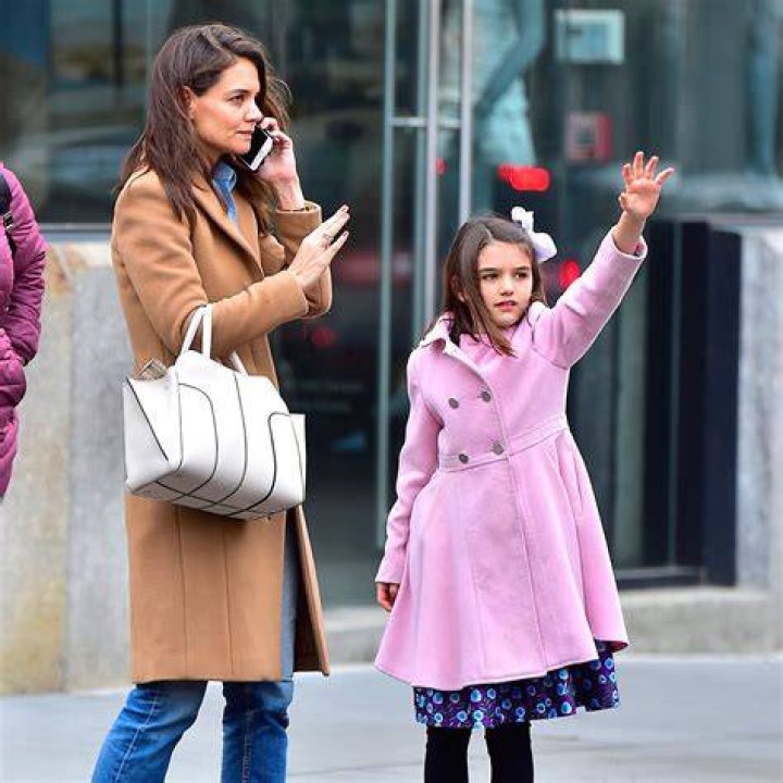 Katie Holmes & Suri Cruise’s Look-Alike Photos – Hollywood Life