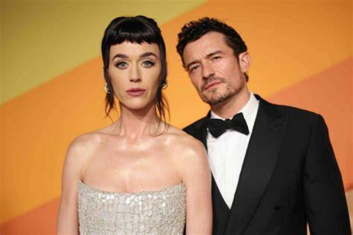 Katy Perry & Orlando Bloom Share A Passionate Kiss While Snapping A Selfie In Venice — See Pic