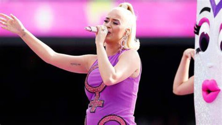 Katy Perry & Other Pregnant Stars: Why It’s Safer To Give Birth In Hospital Than At Home