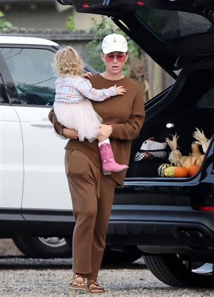 Katy Perry Takes Daughter Daisy, 2, To The Pumpkin Patch In Cute New Photos