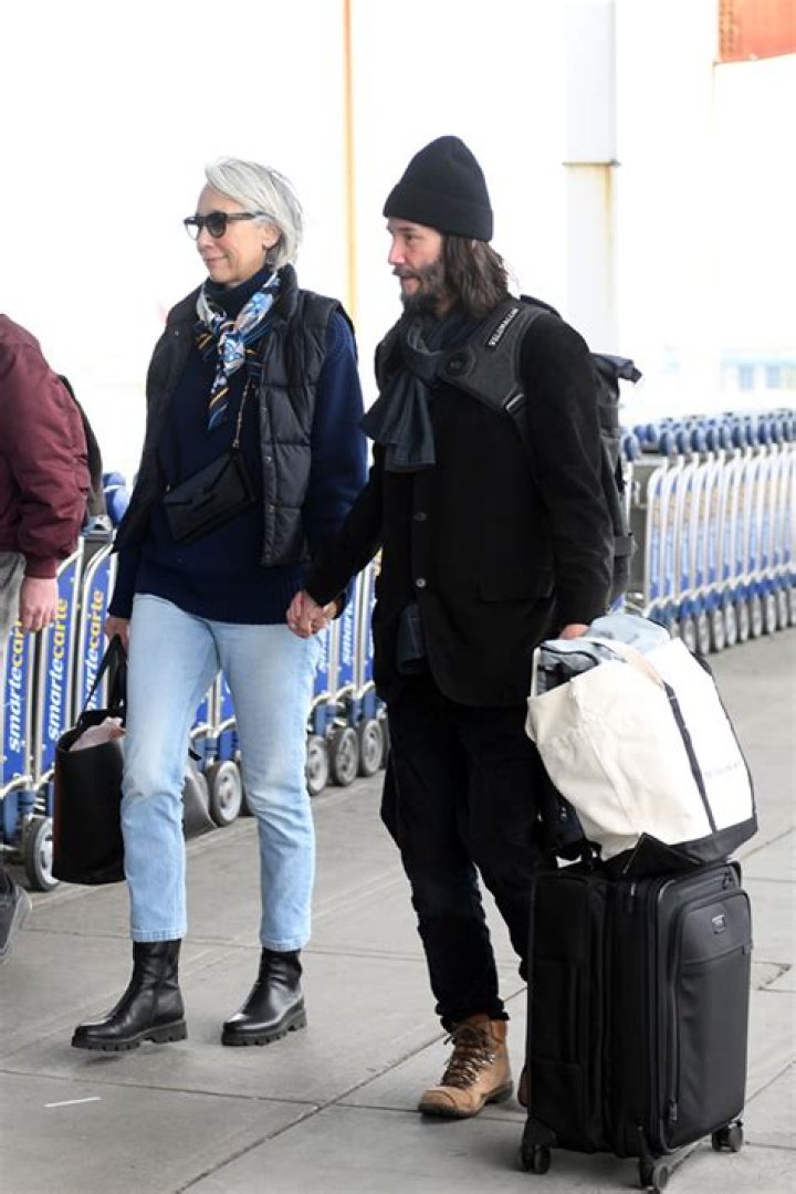Keanu Reeves & Girlfriend Alexandra Grant Hold Hands At JFK: Photos – Hollywood Life