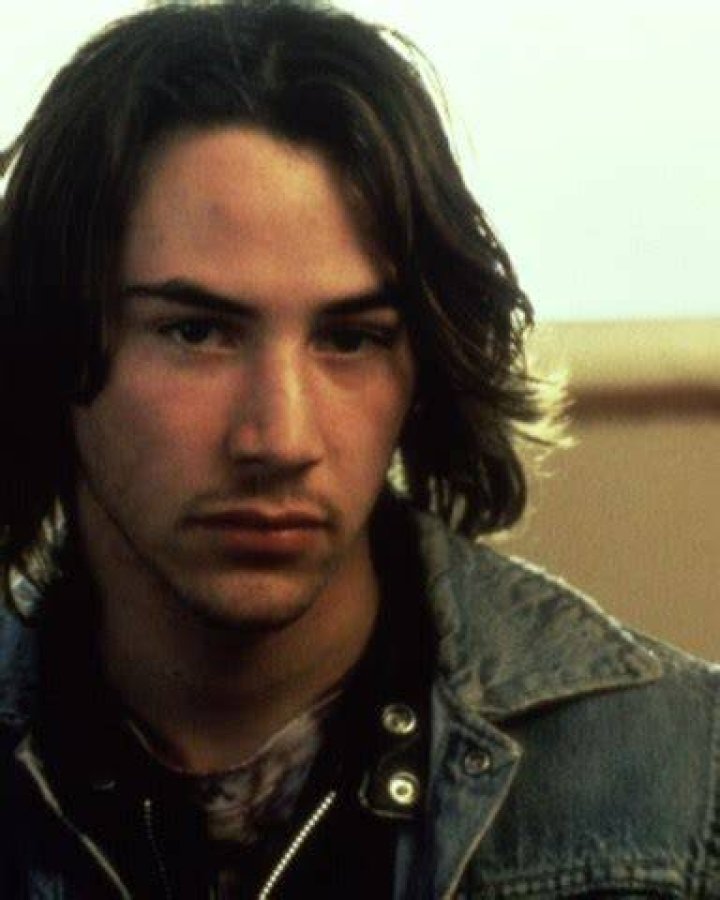 Keanu Reeves Seen Shirtless On Boat In Italy: Photos – Hollywood Life