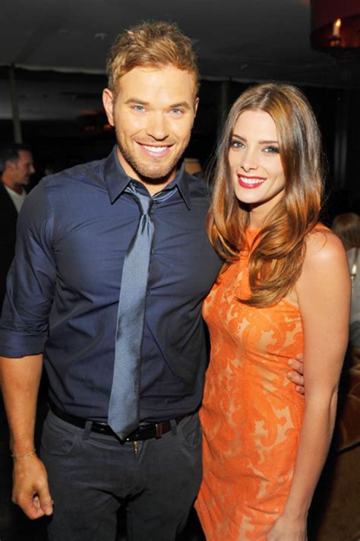 Kellan Lutz & Ashley Greene Recreate ‘Twilight’ Baseball Scene – Hollywood Life