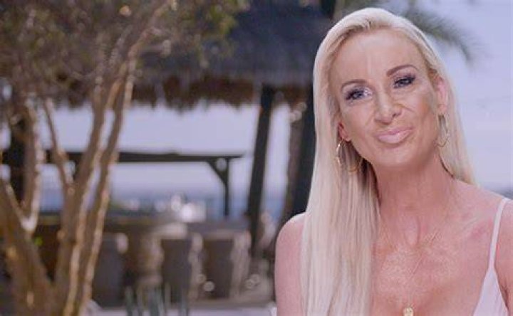 Kelle Asks Joe Out On A Date – Hollywood Life