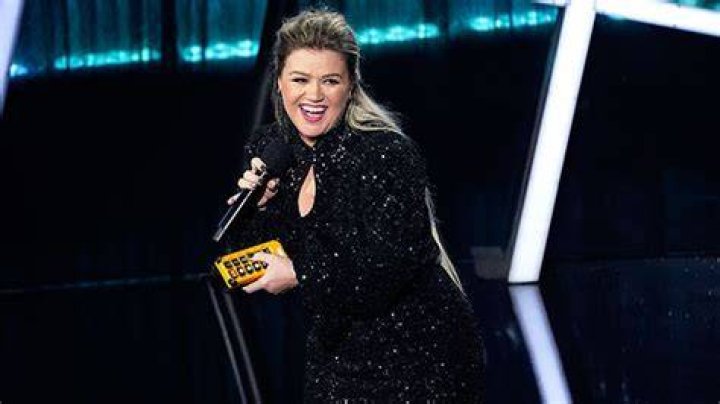 Kelly Clarkson Talk Show Has High Ratings & She’s ‘Honored’ By Success – Hollywood Life