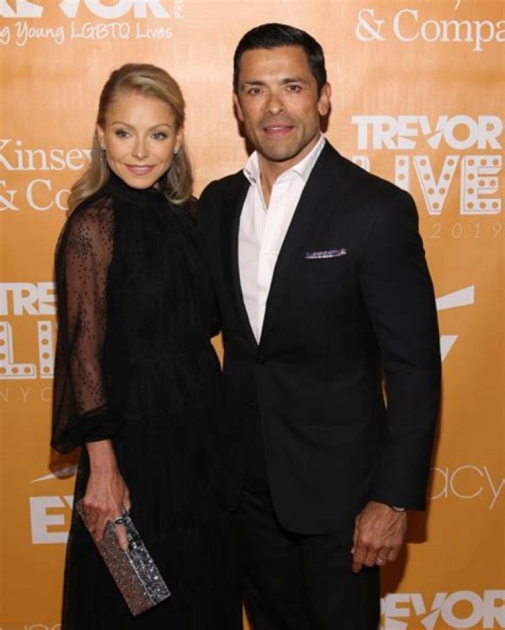 Kelly Ripa & Mark Consuelos Admit He Used To Be ‘Insanely Jealous’ – Hollywood Life