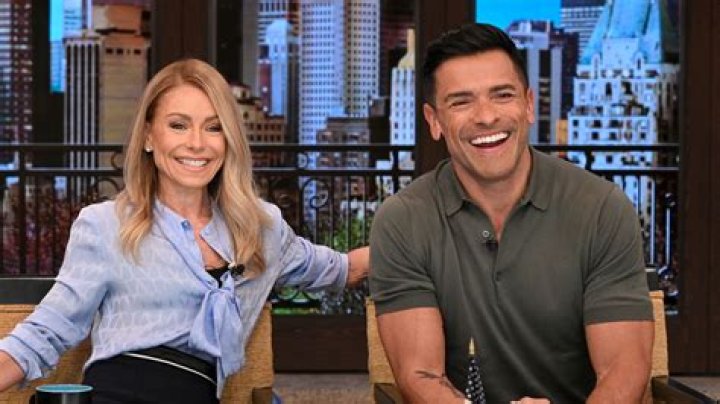 Kelly Ripa & Mark Consuelos Cozy Up In Cute ‘Date Night’ Photo