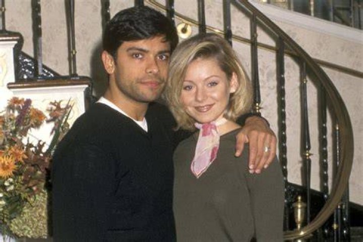 Kelly Ripa Posts Throwback Pic Of Mark Consuelos In Italy Before Virus – Hollywood Life