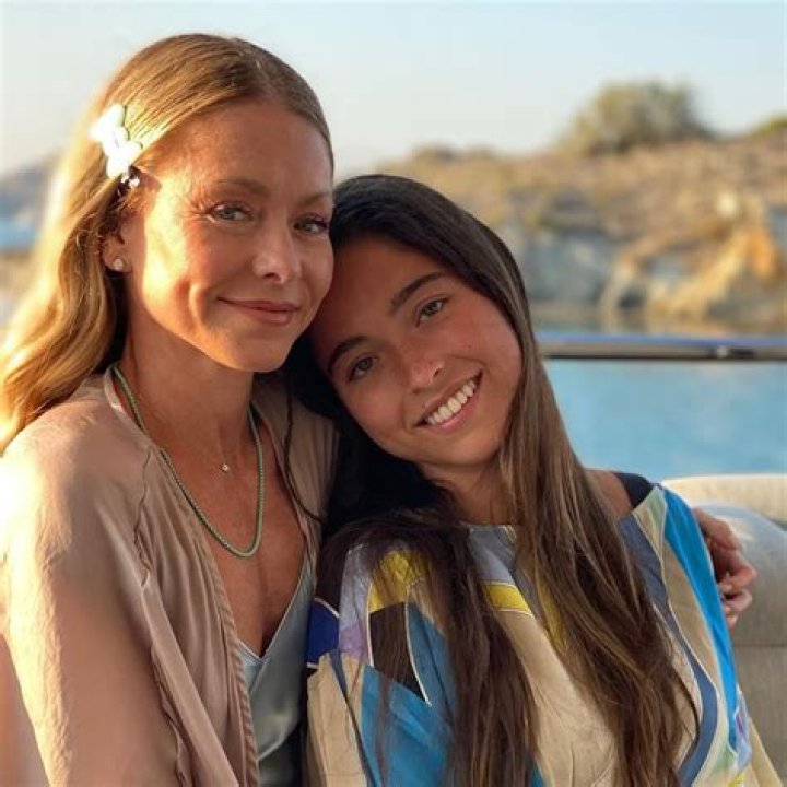 Kelly Ripa’s Daughter Lola Cringes Over Her Mom’s ‘Thirst Trap’ Pics Of Dad Mark Consuelos