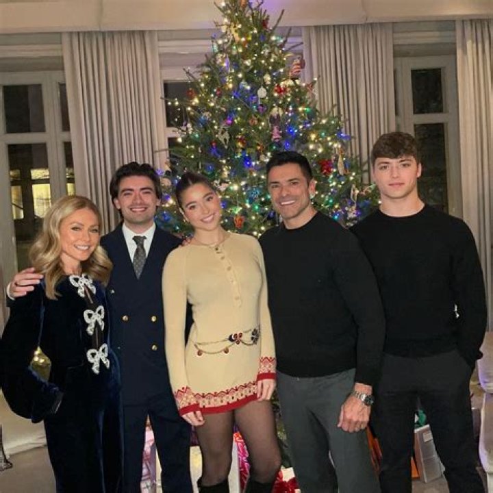 Kelly Ripa’s Husband Mark Consuelos & Look-Alike Sons Michael, 22, & Joaquin, 16, Are ‘Triplets’ In Cute Pic
