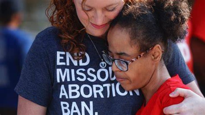 Kelly Rowland, Alyssa Milano & More Stars Express Outrage At Texas’ New Abortion Law