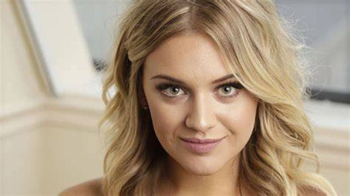 Kelsea Ballerini Celebrity Profile – Hollywood Life