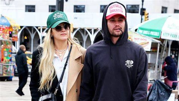 Kelsea Ballerini Takes Tequila Shot With BF Chase Stokes On Stage – Hollywood Life