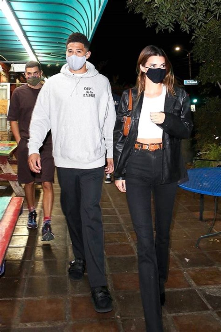 Kendall Jenner Cuddles Up To Devin Booker In Photo Booth At Her 25th Birthday Bash — Pic