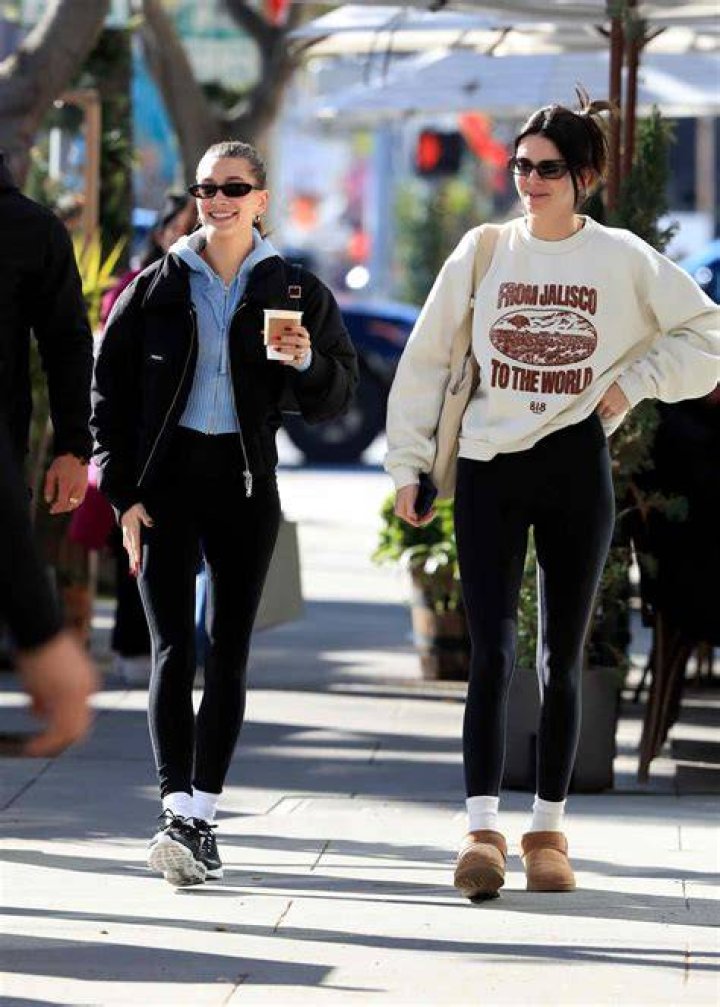 Kendall Jenner & Hailey Baldwin Match In Crop Tops & Leggings – Photos – Hollywood Life