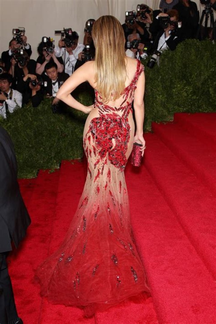 Kendall Jenner & More Stars Who Wore Thongs To The Met Gala — PICS – Hollywood Life