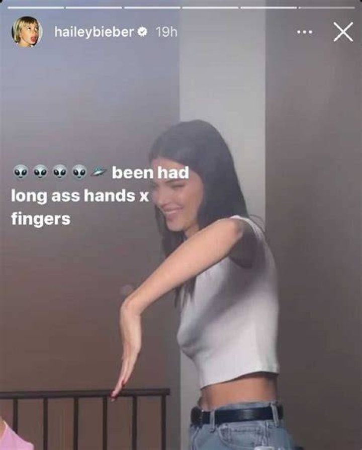 Kendall Jenner Reveals Fingers To Prove She Didn’t Photoshop Hands – Hollywood Life