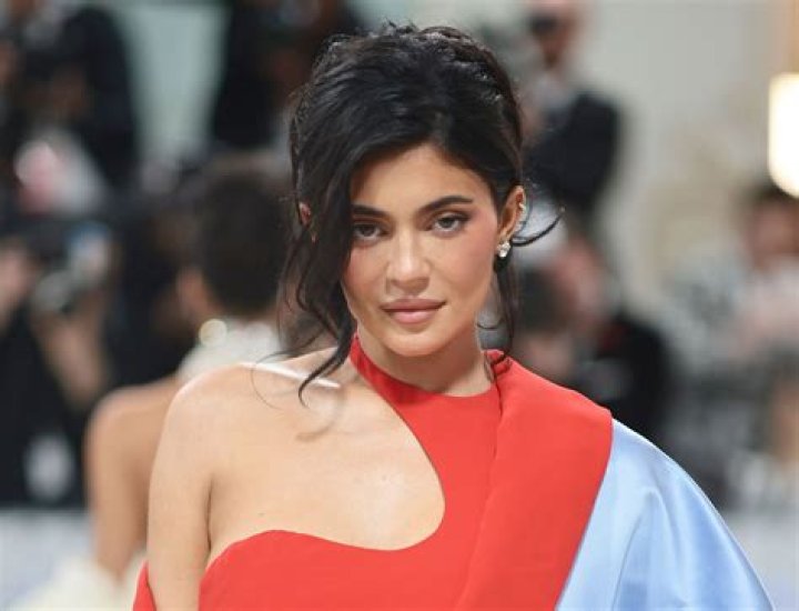 Kendall Jenner Reveals How She Learned About Kylie’s 2nd Pregnancy – Hollywood Life