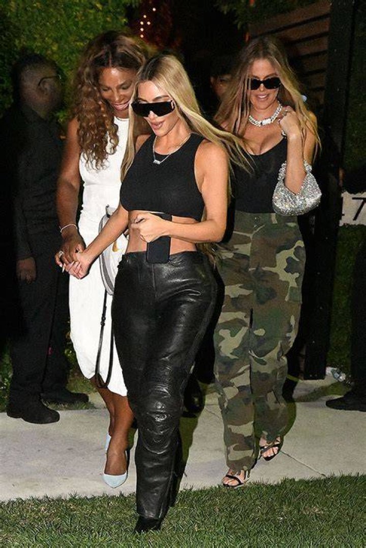 Kendall Jenner Rocks Black Crop Top & Leather Pants For Coachella – Hollywood Life