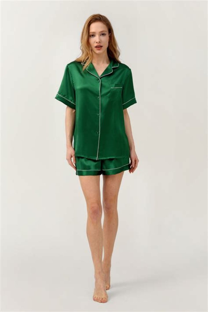 Kendall Jenner Rocks Silk Green Pajama Set On ‘ELLEN’