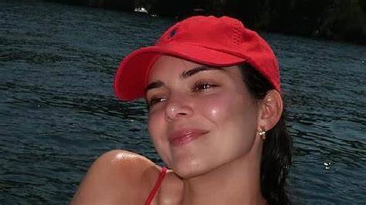 Kendall Jenner Rocks String Bikini On Lake Vacation: Photos – Hollywood Life