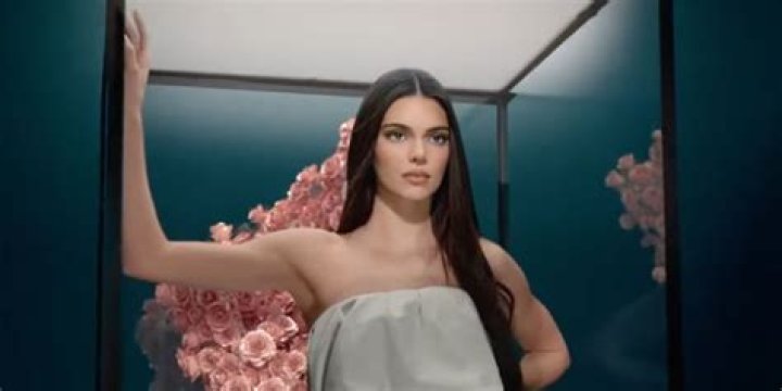 Kendall Jenner’s Dermatologist Reveals Shower Tips That Will Prevent Bacne