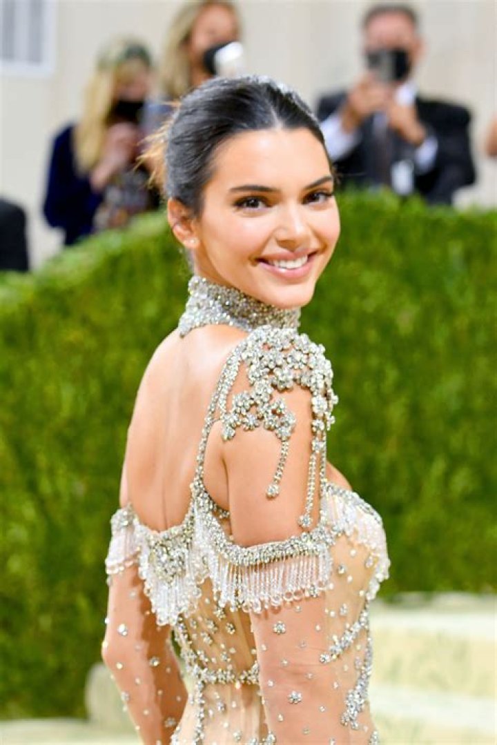 Kendall Jenner’s Met Gala 2021 Dress: Photo – Hollywood Life
