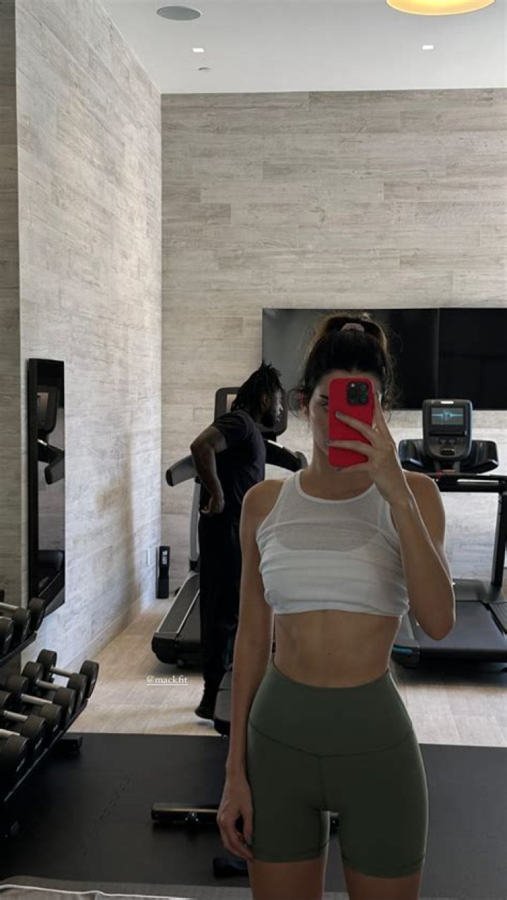 Kendall Jenner Stuns In Tiny Yellow Bikini & Cowboy Hat In Sexy New Mirror Selfie