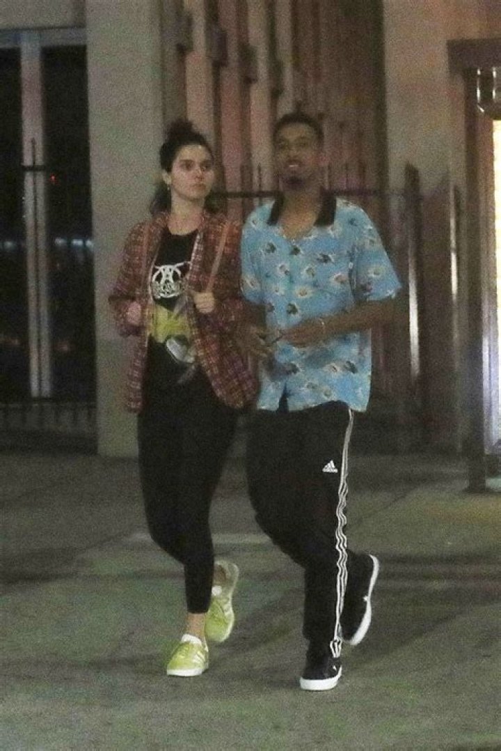 Kendall Jenner & Taco Dating? Friends Caught Flirting – Hollywood Life