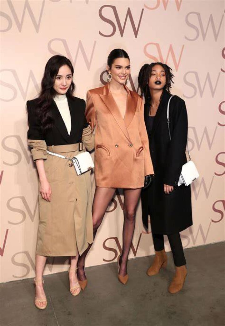 Kendall Jenner & Willow Smith Show Off Long Legs In New Stuart Weitzman Ad — Pics