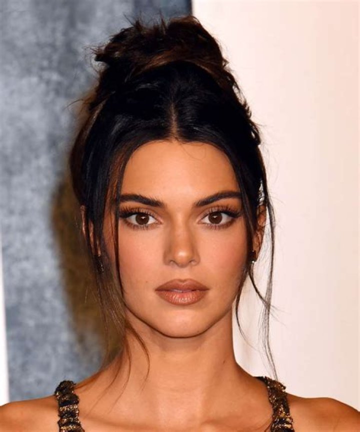 Kendall & Kylie Jenner’s Hairstyles Through The Years – Pics – Hollywood Life