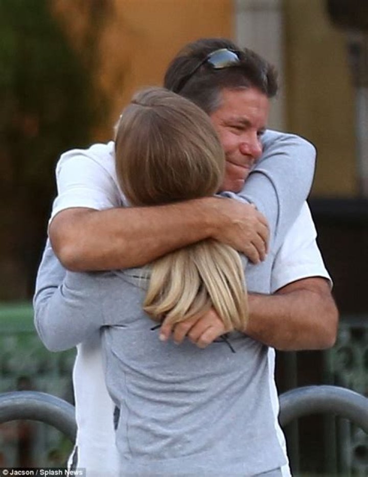 ‘Kendra On Top’ Recap: Kendra Wilkinson Reunites With Her Dad