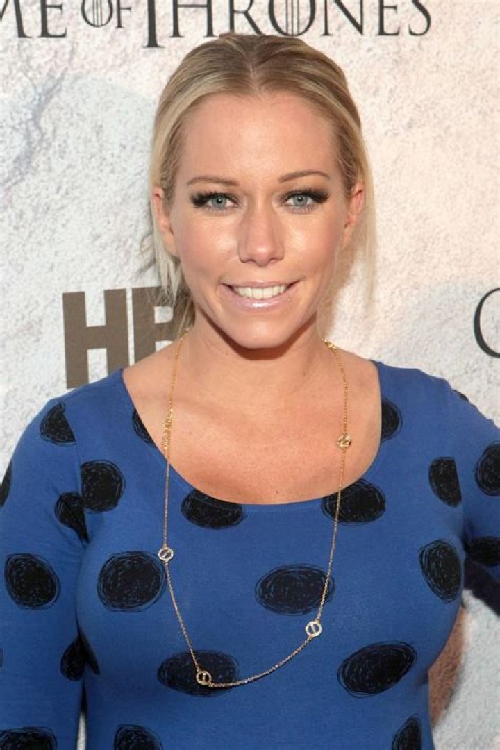 Kendra Wilkinson’s Removing Her Breast Implants — Interview