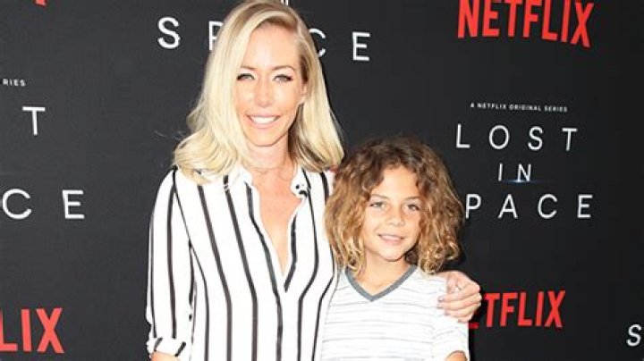 Kendra Wilkinson’s Son Hank Baskett IV Towers Over Her In New Photos – Hollywood Life